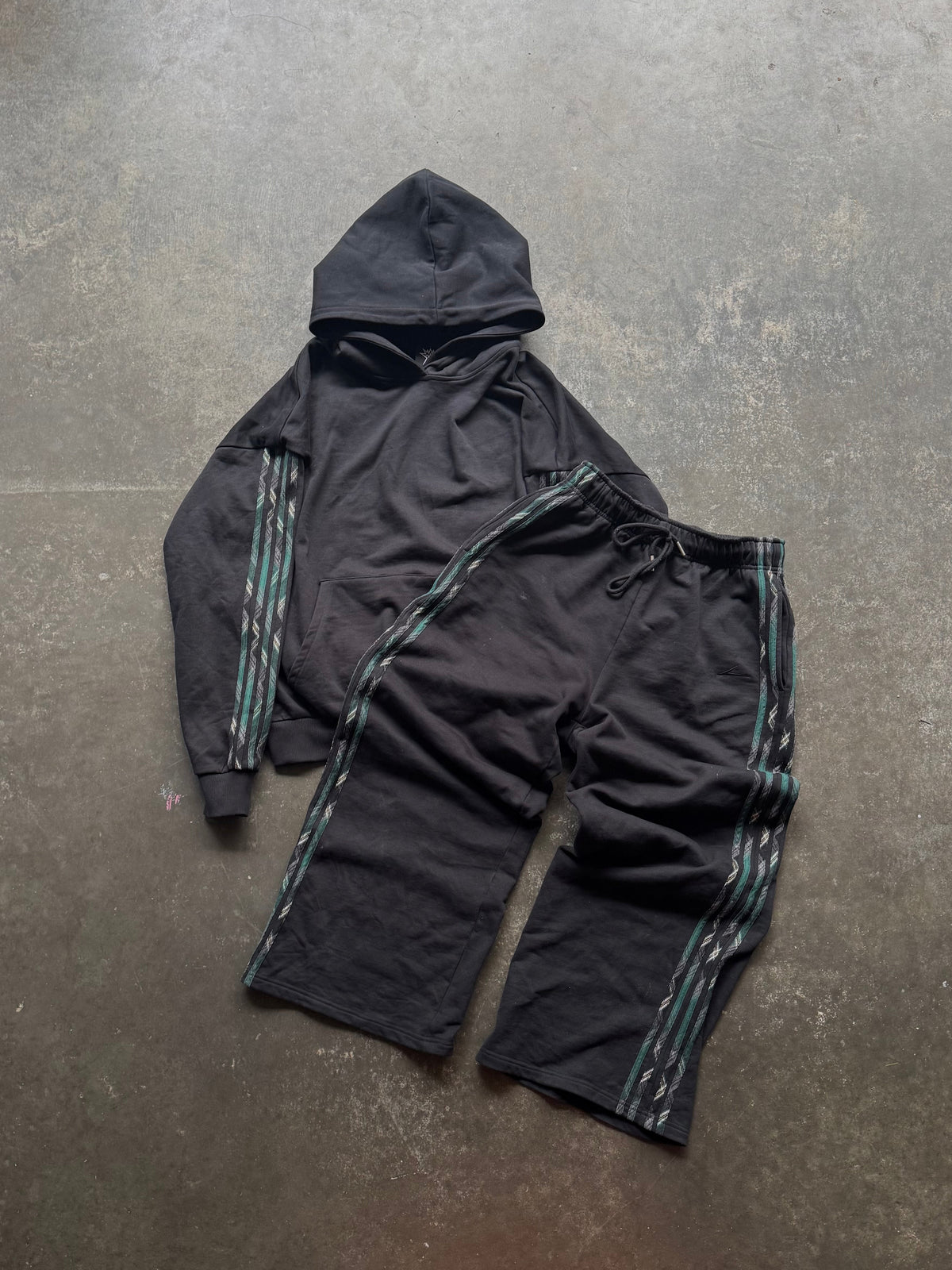 BLACK PLAID TRACK SET